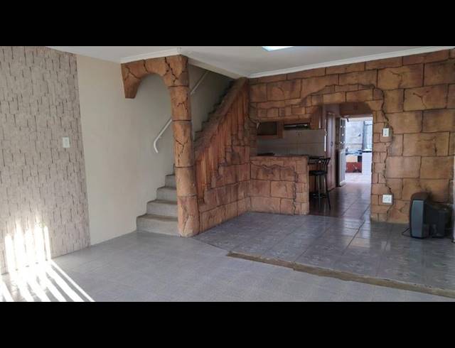 3 BEDROOM HOUSE FOR SALE IN WOODHURST